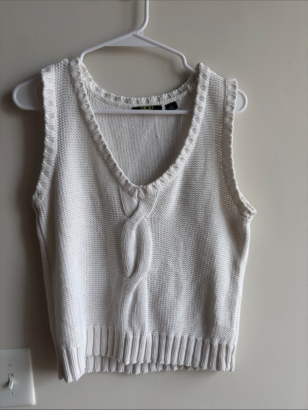 Women’s White Cable-Knit V-Neck Sweater Vest